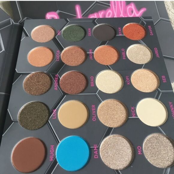 Barbarella Eyeshadow Palette SEALED in Original Box - Picture 4 of 6